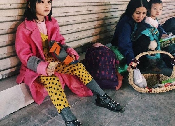 Cô bé vô gia cư xinh xắn ở Hà Nội tự phối đồ 