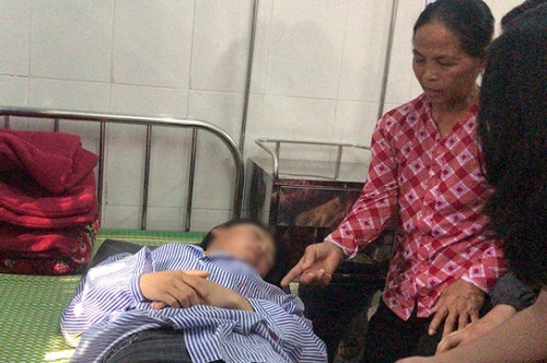 Bản tường trình của nữ sinh tham gia lột đồ, đánh bạn nhập viện: Có 3 người chỉ đứng xem không can