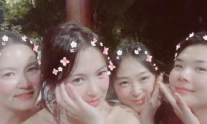 Lộ hàng loạt ảnh chụp siêu đáng yêu của Song Hye Kyo ở tuổi U40