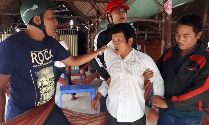 Người đàn ông 62 tuổi dùng clip