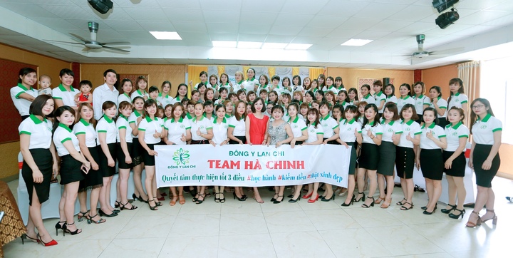 Cô dược sỹ 9X xinh đẹp giúp nhiều mẹ bỉm sữa có thu nhập cao nhờ kinh doanh online