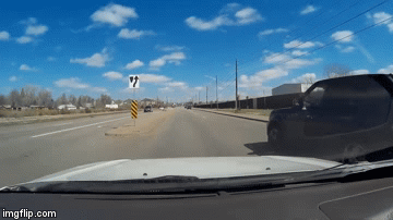 Video: Range Rover vượt lên rồi cố tình phanh gấp để 