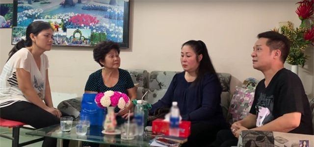 Nghệ sĩ Hồng Vân, Minh Nhí trao 668 triệu đồng tiền ủng hộ tới gia đình diễn viên Anh Vũ