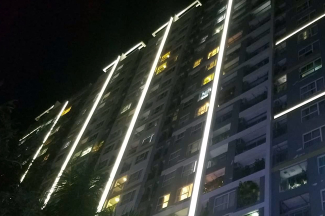 Nghi án sàm sỡ bé gái trong thang máy: Cần phải khởi tố vụ án để điều tra, làm rõ vụ việc