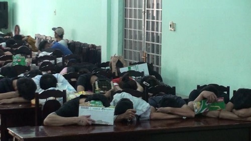 Đột kích quán karaoke, bắt giữ 71 thanh niên phê ma túy