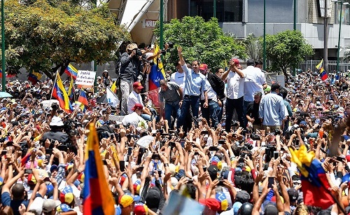 Căng thẳng tại Venezuela dâng cao: Hàng chục nghìn người xuống đường biểu tình