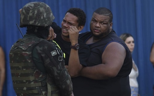 Nhầm mục tiêu, Binh sĩ Brazil bắn 80 viên đạn vào xe chở gia đình 5 người