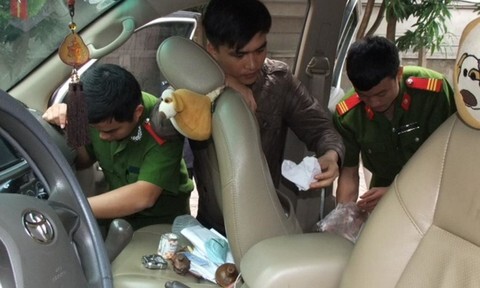 Vụ ném ma túy vào ôtô để 