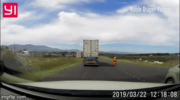 Video: Ô tô lao như