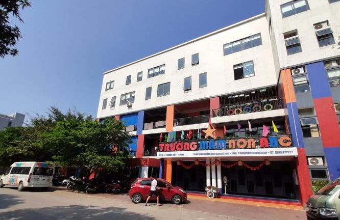 Nghệ An: Bé gái 5 tuổi bị từ chối không cho đến lớp vì khoản nợ 40 triệu