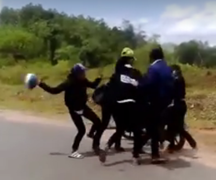 Kết quả xác minh clip nữ sinh lớp 10 dùng mũ bảo hiểm đánh nữ sinh lớp 12 vì chuyện tình cảm