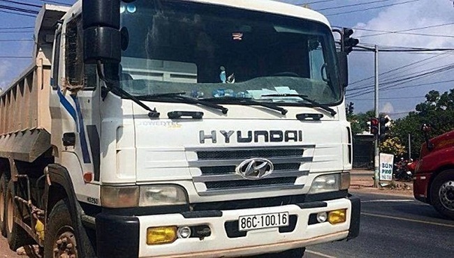 Tin tai nạn giao thông mới nhất ngày 13/4/2019: Hai cha con tử vong thương tâm dưới bánh xe ben