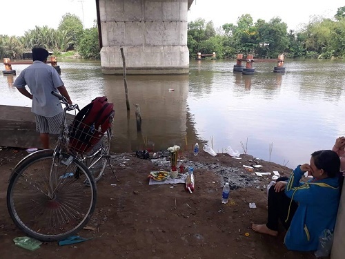 Thanh Hóa: Tìm thấy thi thể 2 bé trai bị sóng cuốn khi tắm biển