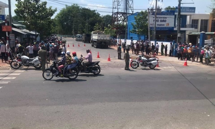 Xe máy va chạm với xe ben, 2 phụ nữ tử vong thương tâm