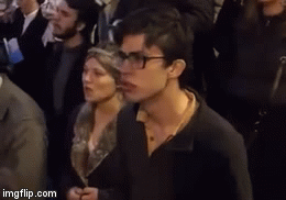 Video: Người dân quỳ gối hát thánh ca khi nhà thờ Đức Bà Paris bị cháy thu hút 15 triệu lượt xem