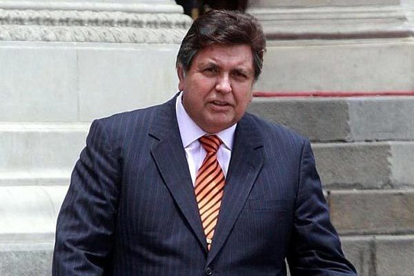 Bị cáo buộc nhận hối lộ, cựu Tổng thống Peru nổ súng tự sát