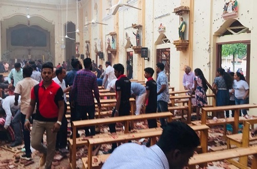 6 vụ nổ liên tiếp xé toạc bình yên tại Sri Lanka: Hiện trường tang thương đầy máu và nước mắt