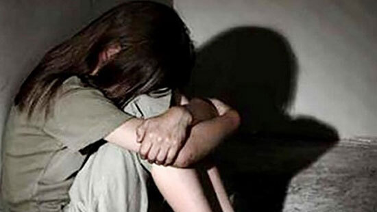 Khởi tố thiếu niên 16 tuổi rủ 2 bé gái chơi đánh bài rồi hiếp dâm