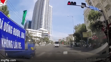 Nha Trang: Đoàn xe đi tuyên truyền an toàn giao thông lại vượt đèn đỏ