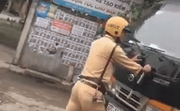 Tài xế xe tải ngoan cố ủi cả CSGT khi bị yêu cầu dừng xe