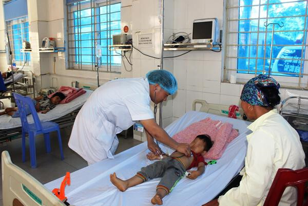 Thông tin mới nhất về sức khỏe các nạn nhân trong vụ bố đun nước lá ngón cho 3 con uống