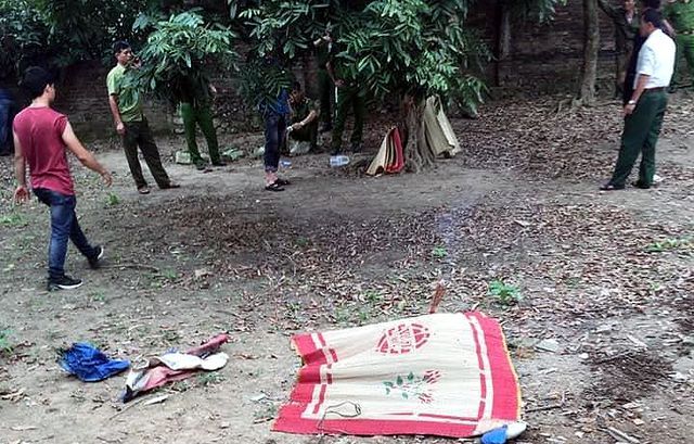 Hà Nội: Bàng hoàng phát hiện xác bé trai 7 tuổi mất tích trong vườn nhà bác rể