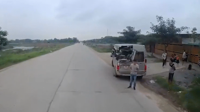 Video: Hiện trường vụ xe khách đâm ôtô tải đang vào cua ở Bắc Giang, 1 người chết