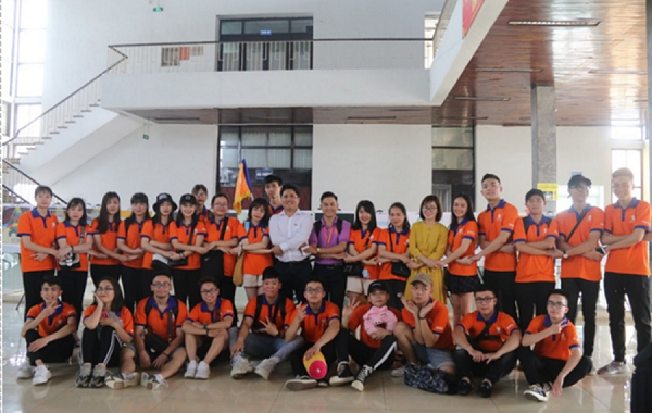 SV Du lịch ĐH Đại Nam trải nghiệm thực tế để trưởng thành