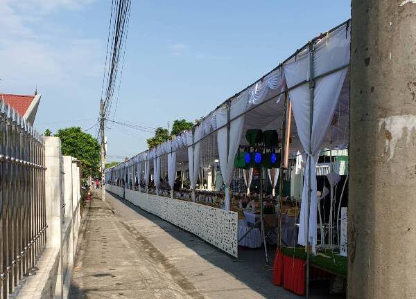 Hiệu trưởng ở Hải Phòng dựng rạp cưới cho con gái 3 ngày 3 đêm ở giữa đường