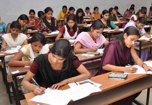 Gần 20 học sinh Ấn Độ tự tử thương tâm vì 'bị chấm nhầm điểm thi'