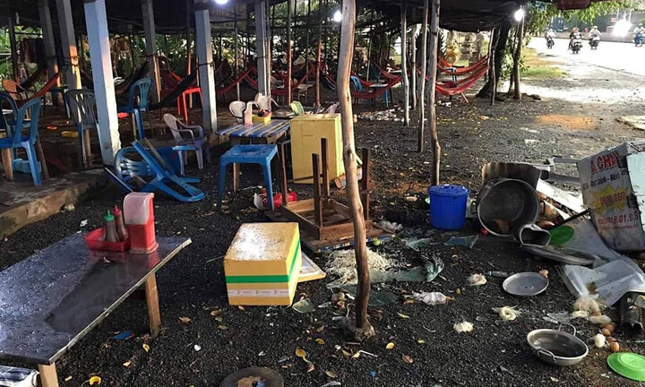 Long An: Chặt chém còn đánh khách hàng chảy máu, quán nước bị đập phá