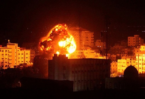 Israel không kích dữ dội Dải Gaza, đáp trả việc bị nã liên tiếp gần 50 quả rocket
