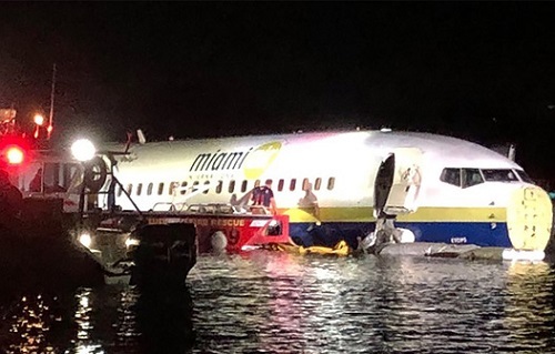 Nhân chứng kể lại khoảnh khắc đáng sợ khi Boeing 737 chở 143 người lao xuống sông