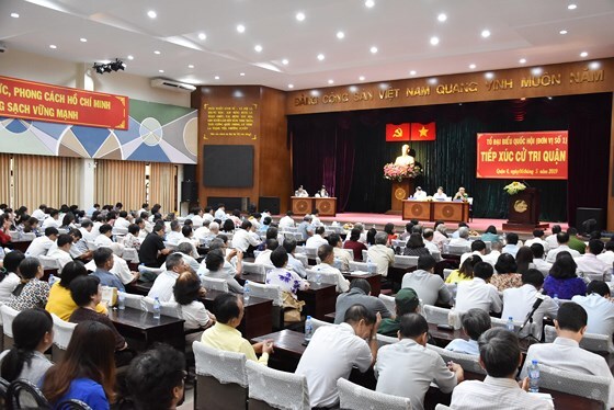 Vụ bé gái bị sàm sỡ trong thang máy: Phó Bí thư TP.HCM trực tiếp trả lời cử tri