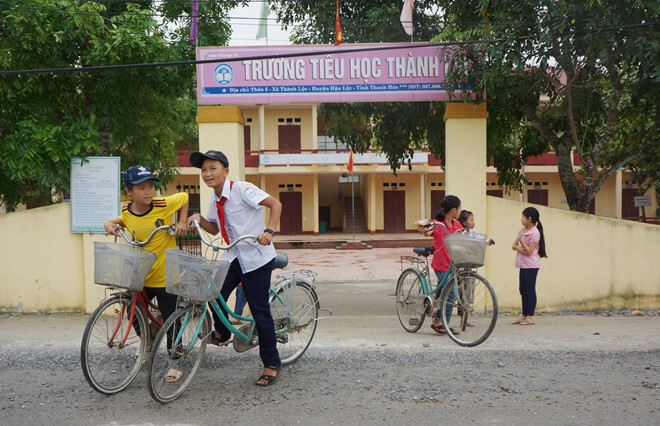 Phụ huynh bức xúc phản ánh thầy giáo tiếng Anh đứng lớp nhưng không giảng bài suốt nhiều tháng