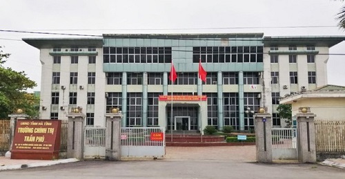 Hà Tĩnh: Đình chỉ chức vụ Trưởng khoa trường Chính trị vì đưa thông tin sai sự thật lên Facebook