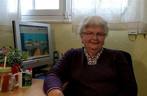 Bất ngờ trước những bức tranh sống động vẽ bằng Microsoft Paint của cụ bà 88 tuổi 