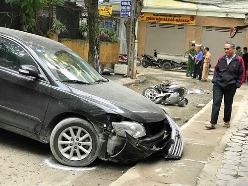Nhân chứng kể lại khoảng khắc kinh hoàng vụ nữ tài xế Camry lùi xe tông chết người ở Hà Nội