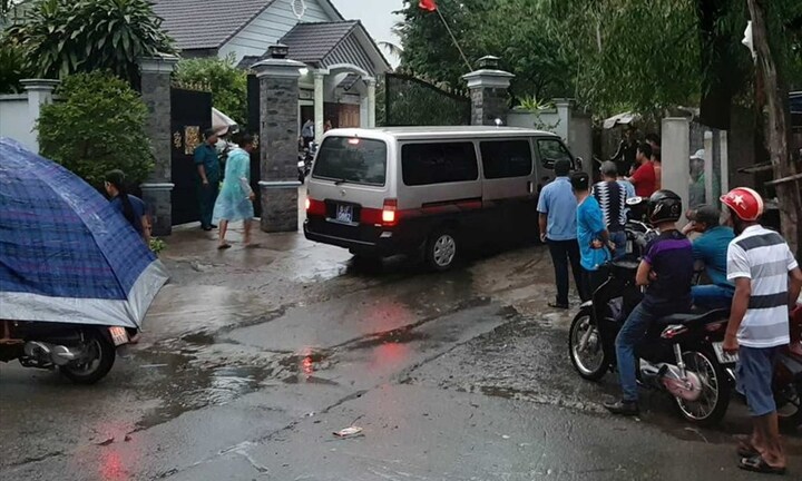 Phản đối yêu đương, mẹ nhờ 