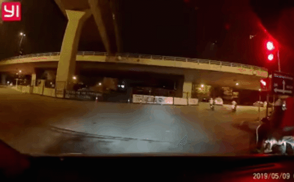 Video: Xe máy lao như 