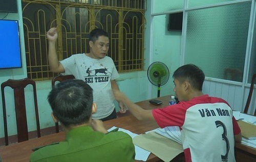 Đắk Lắk: Khởi tố, bắt giam cán bộ huyện đâm chết đồng nghiệp tại quán karaoke