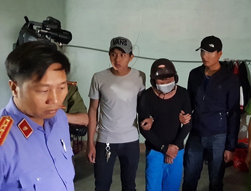 Thực nghiệm hiện trường vụ chồng giết vợ rồi đốt xác phi tang trong thùng phuy