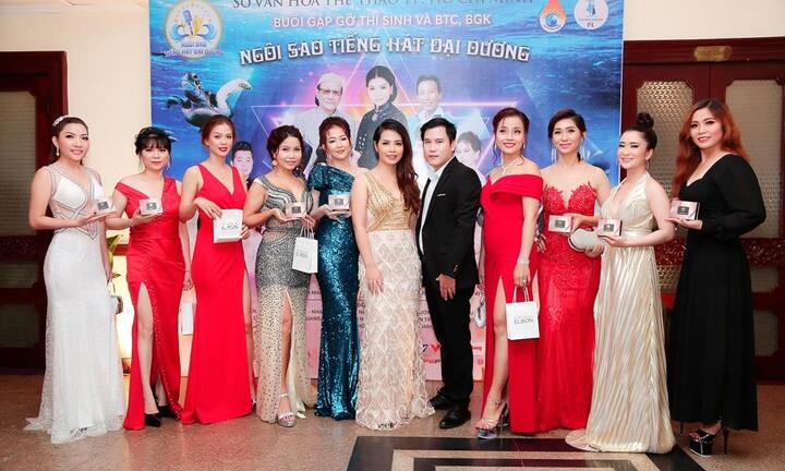 Không ngại mưa gió, đông đảo thí sinh tham dự buổi giao lưu BTC, BGK “Ngôi sao Tiếng hát Đại Dương”