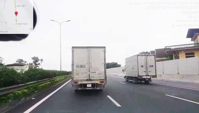 Tài xế xe tải bị tước bằng lái vì không nhường đường xe ưu tiên