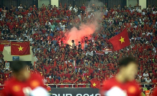 AFC phạt Liên đoàn Bóng đá Việt Nam gần 1 tỷ đồng vì pháo sáng