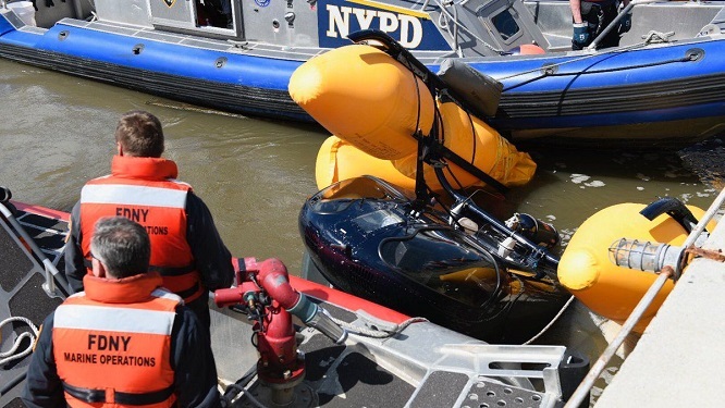 Video: Khoảnh khắc kinh hoàng trực thăng Mỹ lảo đảo lao xuống sông tại New York