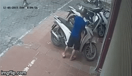 Video: Thanh niên dùng vật 