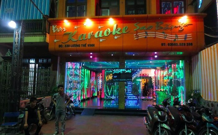 Nam Định: Nổ súng hỗn chiến trong quán karaoke 3 người thương vong