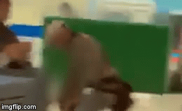 Video: Cô gái bị nam thanh niên hành hung giữa trung tâm thương mại