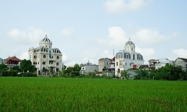 Choáng ngợp ngôi làng đi vài chục mét lại có một dinh thự ở Nam Định